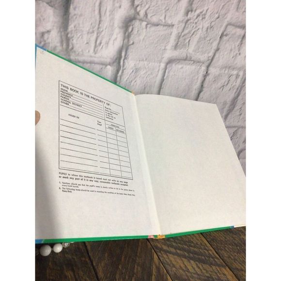 1993 School Text Book Reading Book “Cats Sleep Anywhere” Elementary Ages 6-10 - Picture 7 of 11